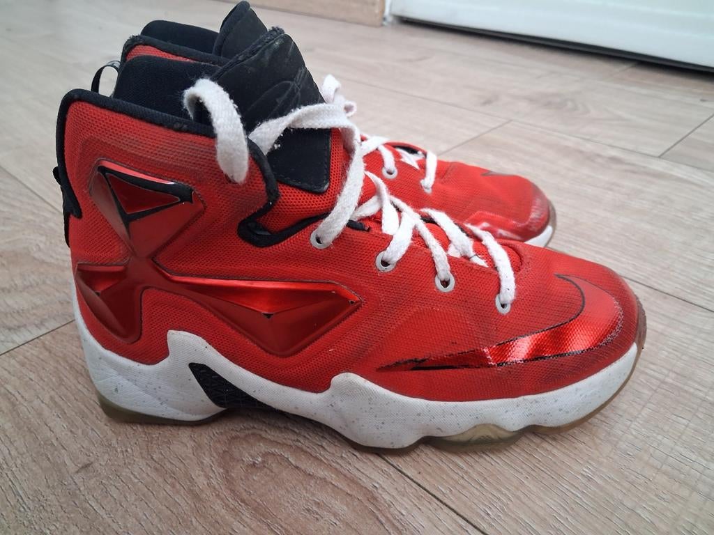 Nike LeBron XIII (13) Rode Sneakers - Maat 36.5, Ophalen of Verzenden