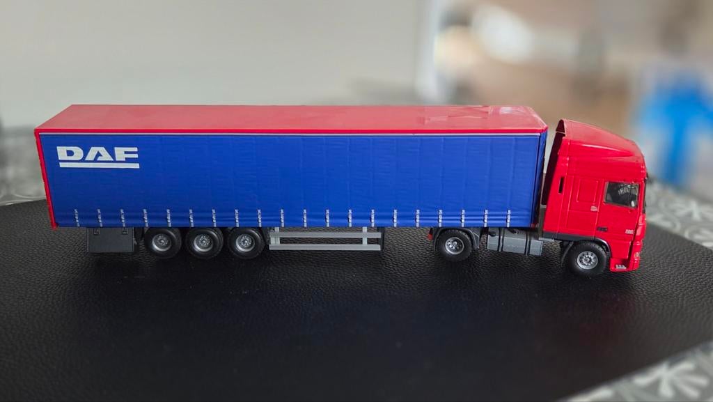 DAF vrachtwagen model met trailer, Hobby en Vrije tijd, Modelbouw | Auto's en Voertuigen, Overige merken, 1:50 of kleiner, Ophalen of Verzenden