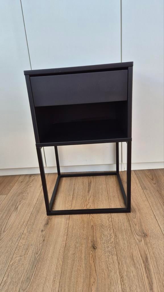 Ikea Nachtkastje Vikhammer - Zwart, Huis en Inrichting, Slaapkamer | Nachtkastjes, Ophalen, Gebruikt, Minder dan 45 cm, Metaal of Aluminium