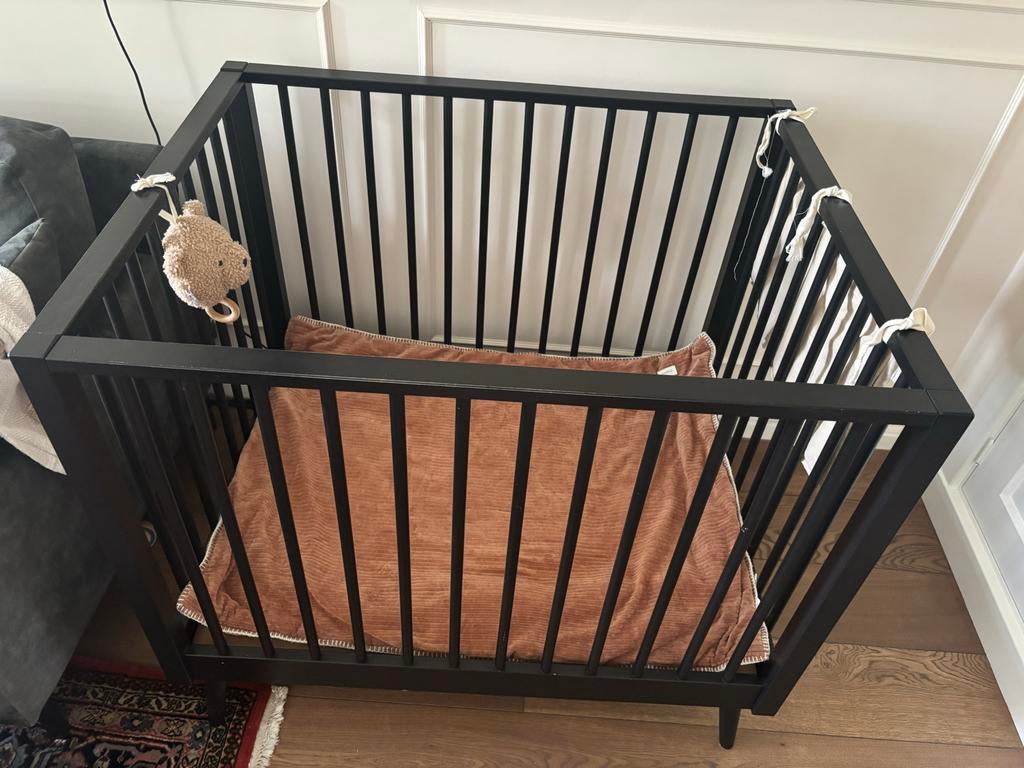 Zwarte box. Gratis op te halen., Kinderen en Baby's, Boxen, Ophalen, Gebruikt, Vierkant, Boxkleed