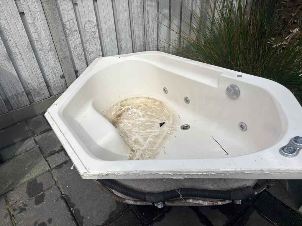 Gratis af te halen: Gebruikt bad, Ophalen, Gebruikt, Vast