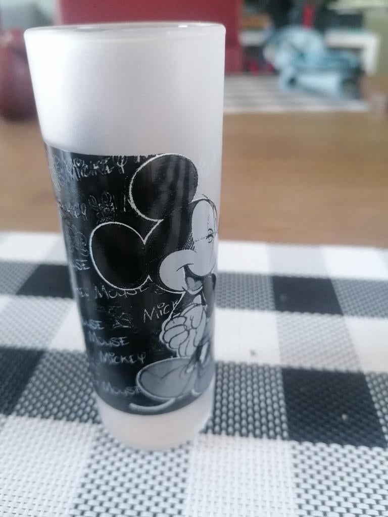 Borrelglaasje disneyland parijs mickey mouse, Ophalen of Verzenden, Mickey Mouse, Zo goed als nieuw, Servies