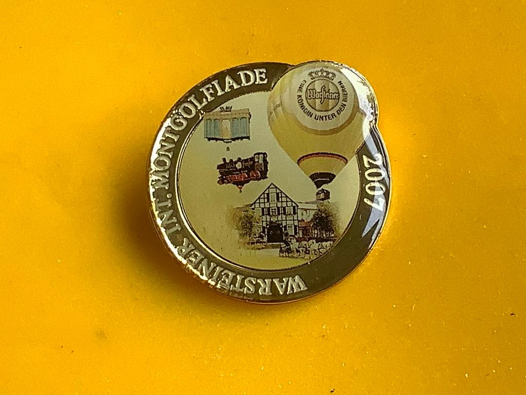 Pin Warsteiner Montgolfiade 2007 luchtballon ballonvaart, Verzamelen, Ophalen of Verzenden, Zo goed als nieuw, Sport, Speldje of Pin