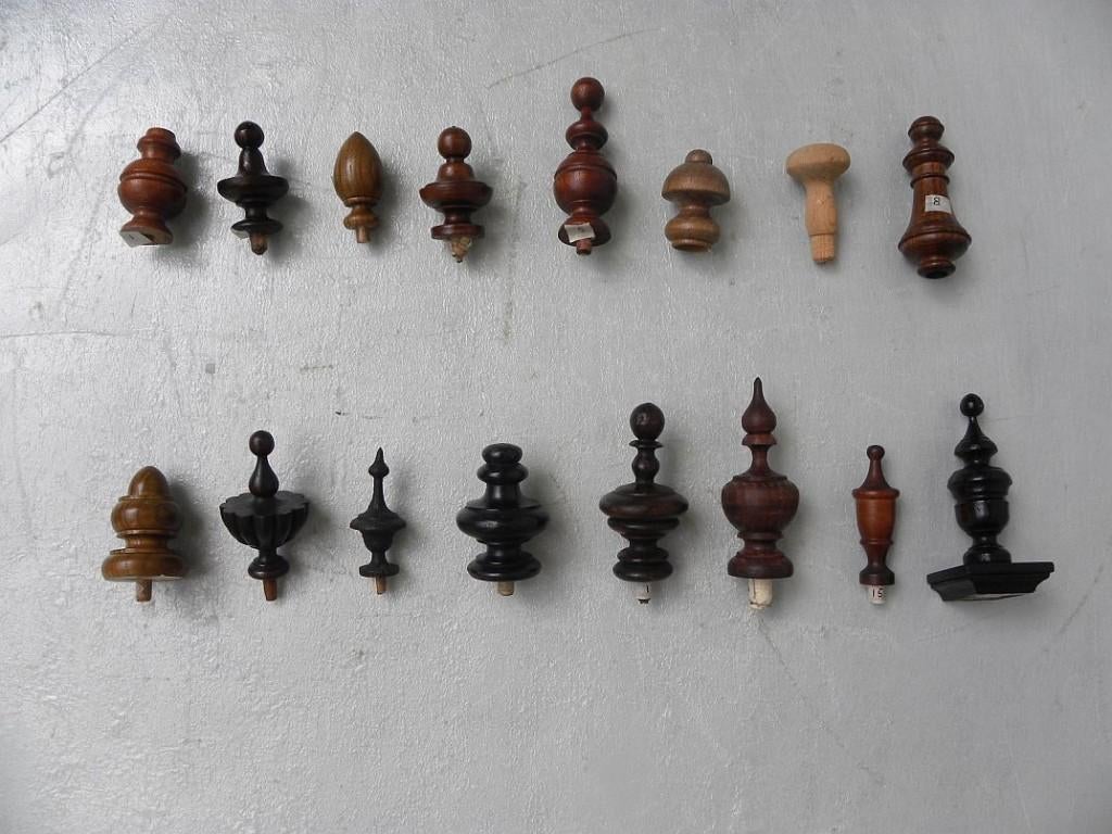 Doos X, Houten tollen, opzetstukken, torentjes, schoorsteent, Antiek en Kunst, Ophalen of Verzenden