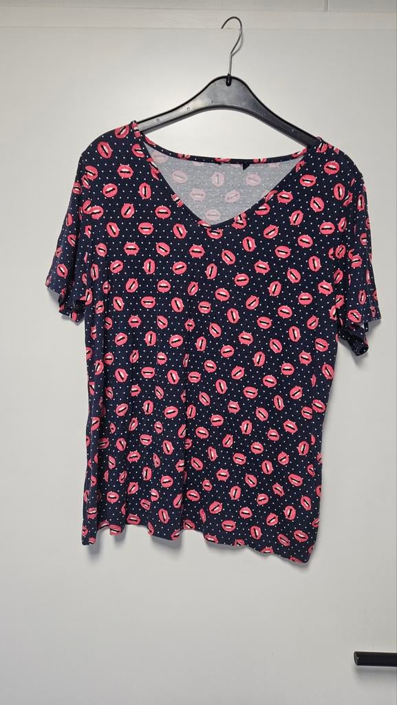 Tshirt met kusjes maat XL/42, Kleding | Dames, Blauw, Maat 42/44 (L), Ophalen of Verzenden, Korte mouw