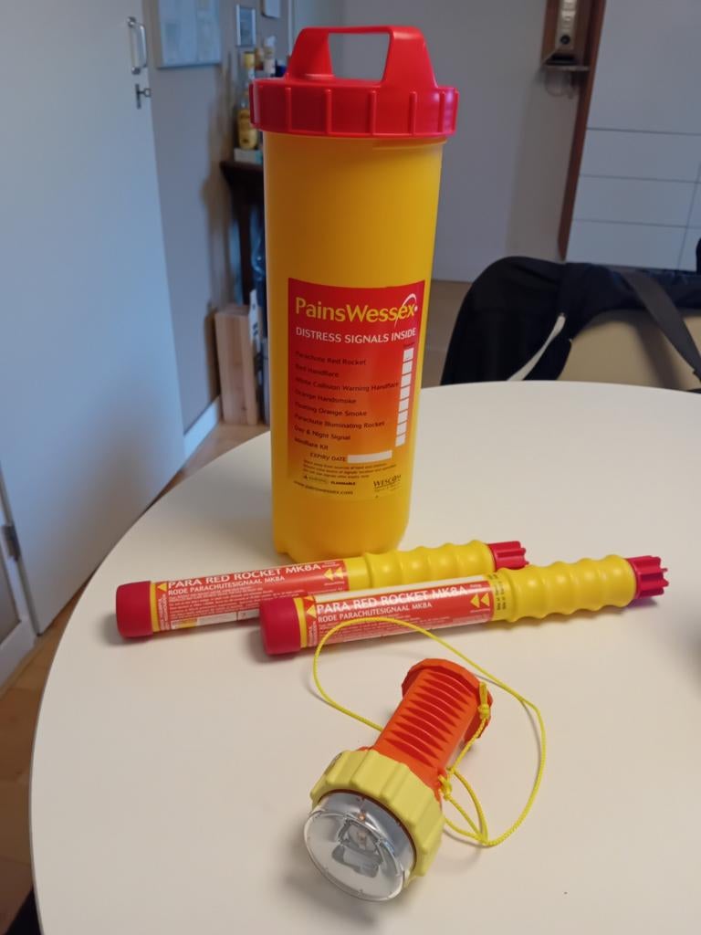 Nieuw Noodsign. pakket painswessex 2x parachute 1x vast Odeo, Ophalen, Nieuw, Overige typen, Zeilboot of Motorboot