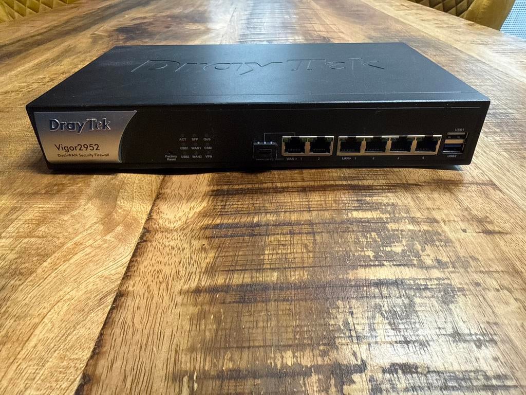 Draytek Vigor 2952 Dual-WAN Security Firewall Router, Computers en Software, Routers en Modems, Gebruikt, Router, Ophalen of Verzenden