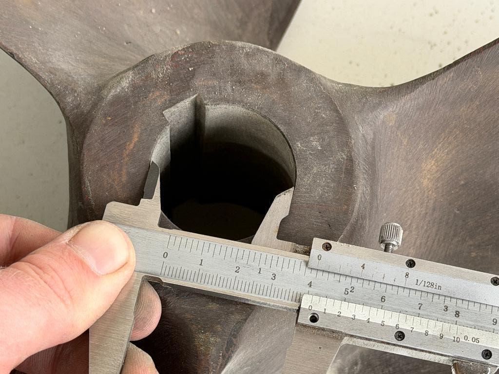 Bronzen schroef 895884 63346, Ophalen of Verzenden, Gebruikt, Motor en Techniek