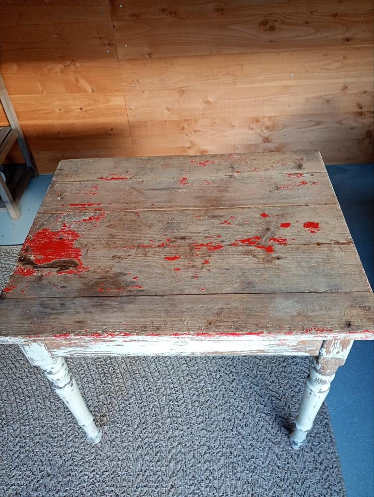 Vintage houten tafel met rode en witte verf, Ophalen