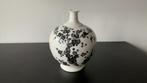 Mooie design vaas zwart wit Japan style retro vintage hip, Ophalen, Wit, Aardewerk of Porselein, Zo goed als nieuw