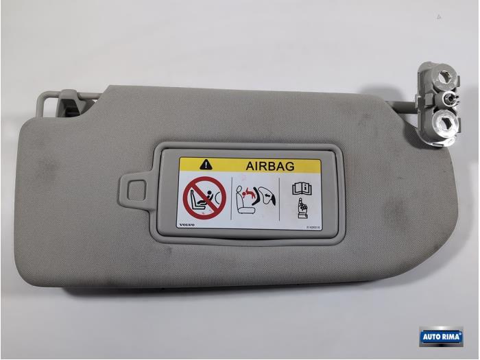 Zonneklep van een Volvo XC90