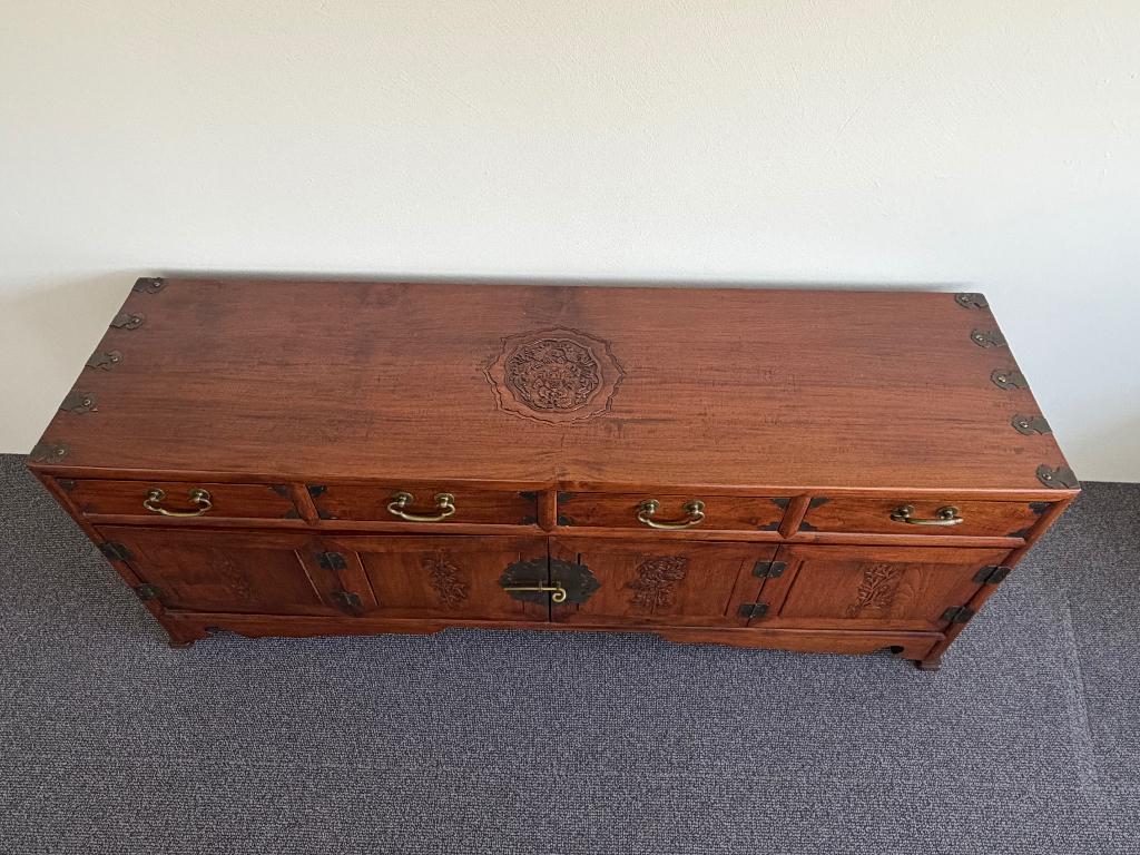 Antiek Chinees dressoir kast massief hout met houtsnijwerk, Huis en Inrichting, Kasten | Dressoirs, Gebruikt, ., 200 cm of meer