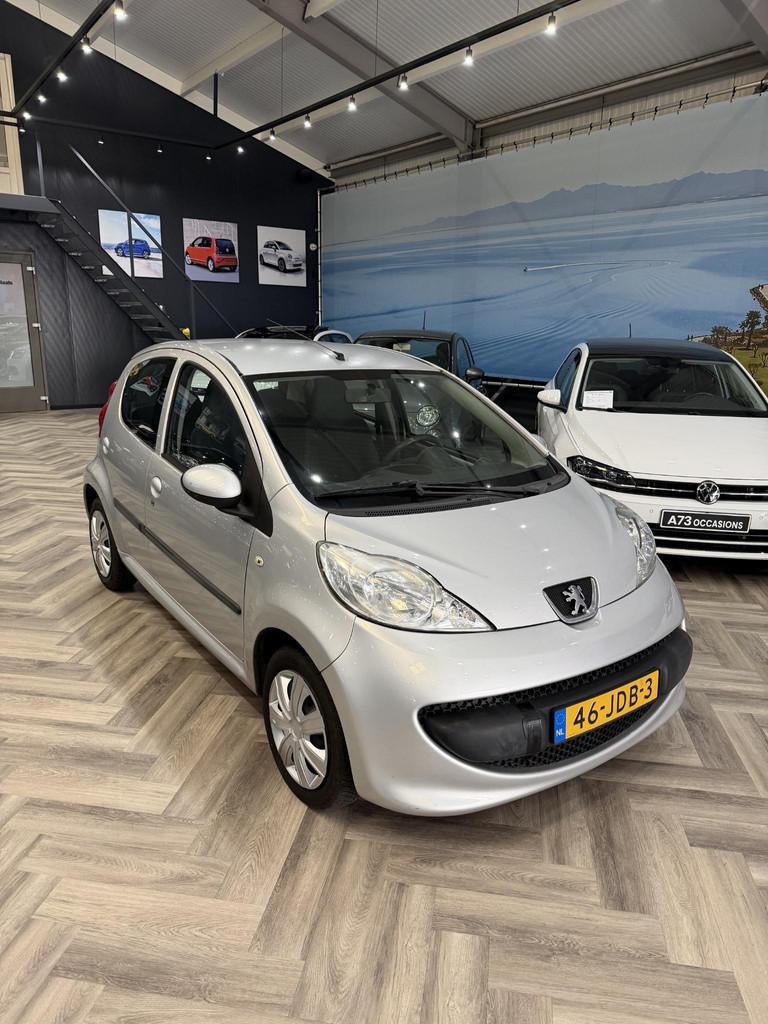 Peugeot 107 1.0-12V XS, Voorwielaandrijving, Stof, Gebruikt, 4 stoelen