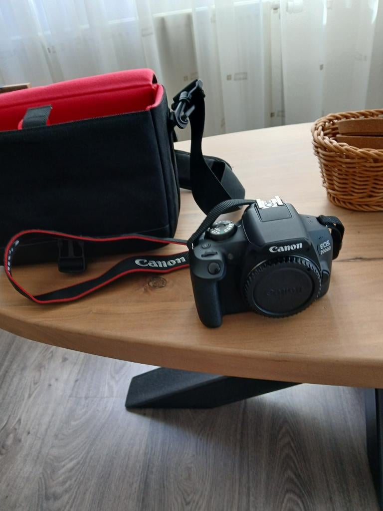 Canon EOS 2000D Spiegelreflexcamera met lens en tas, Ophalen, Gebruikt, Spiegelreflex, Canon