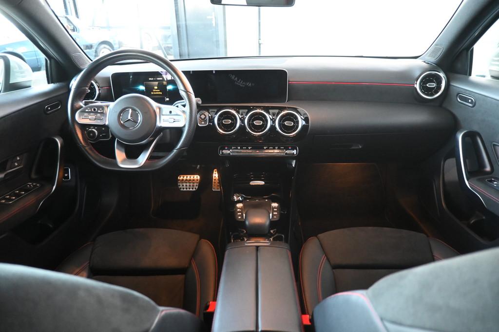 Mercedes-Benz A-Klasse 180 Business Solution AMG Automaat Na, Auto's, Gebruikt, 4 cilinders, Met garantie (alle), Leder en Stof