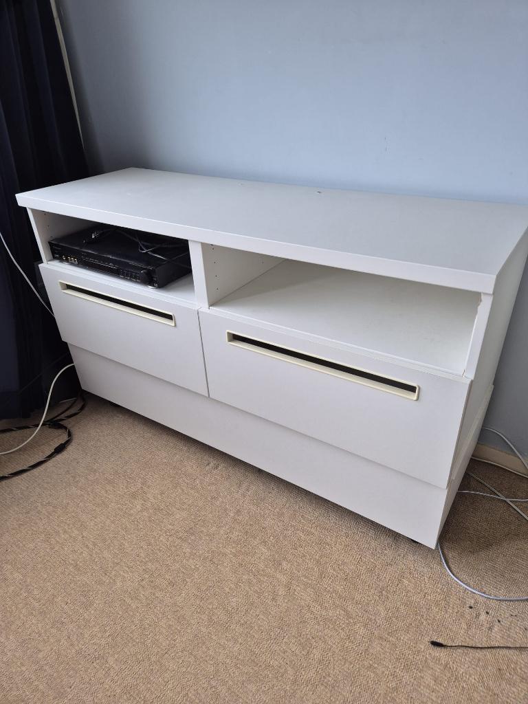 verrijdbare grote witte tv kast met grote wielen, Ophalen, 100 tot 150 cm, Zo goed als nieuw, Minder dan 100 cm