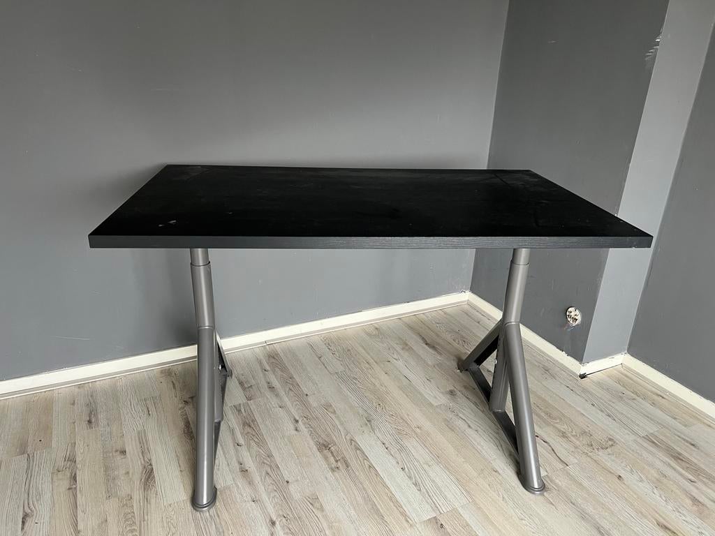 IDÅSEN bureau donkerbruin/antraciet, 160x80 cm, verstelbaar, Huis en Inrichting, Bureaus, Ophalen, Zit-sta bureau, Gebruikt, Metaal