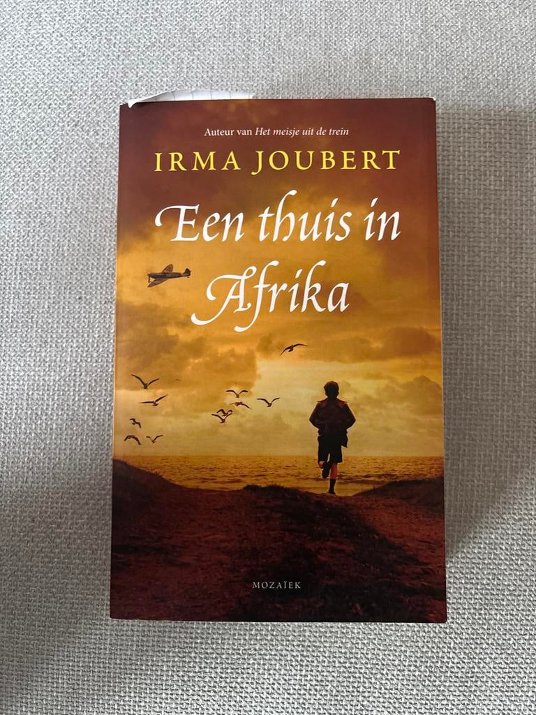 Een thuis in Afrika - Irma Joubert, Ophalen of Verzenden, Gelezen
