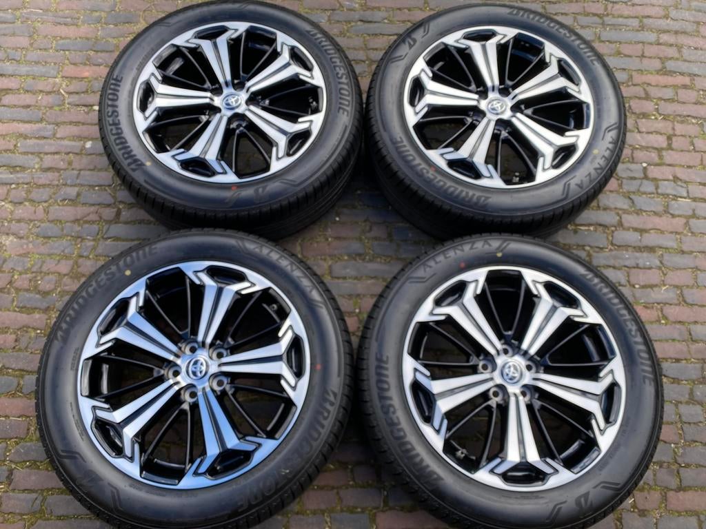 NIEUWE 19” Toyota Rav4 velgen + 235/55R19 Bridgestone (2025), Auto-onderdelen, Banden en Velgen, 19 inch, Banden en Velgen, Nieuw