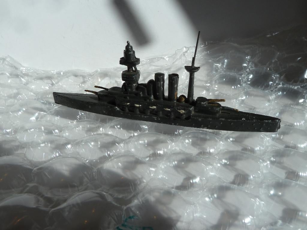 JAREN '30 is dit metalen  fregat HMS MALAYA  ( Cresent), Antiek en Kunst, Ophalen of Verzenden