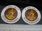 2x sticker open dag genie wezep logo embleem wapen leger, Verzenden, Zo goed als nieuw, Bedrijf of Vereniging