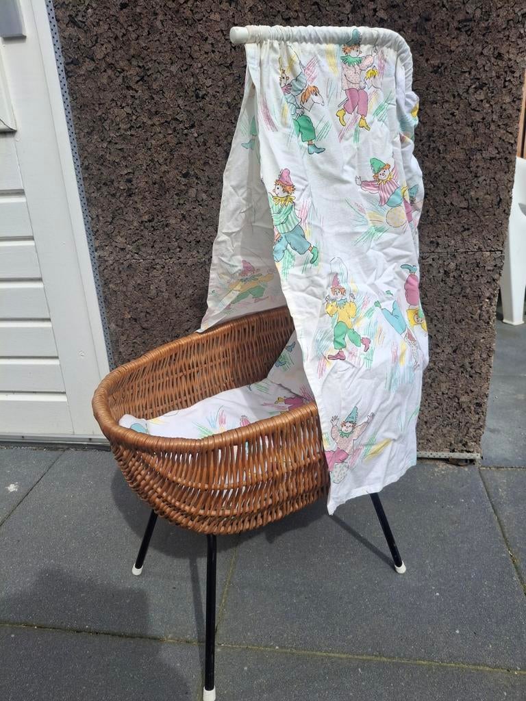 Vintage poppenwiegje, Ophalen