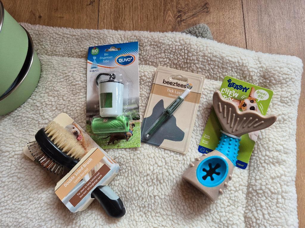 Hondenpakket kleden, borstel, voerbak e.d., Dieren en Toebehoren, Ophalen of Verzenden, Nieuw