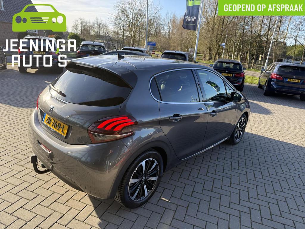 Peugeot 208 1.2 PureTech Signature|Navi|Camera|Trekhaak, Voorwielaandrijving, Stof, Gebruikt, 1199 cc