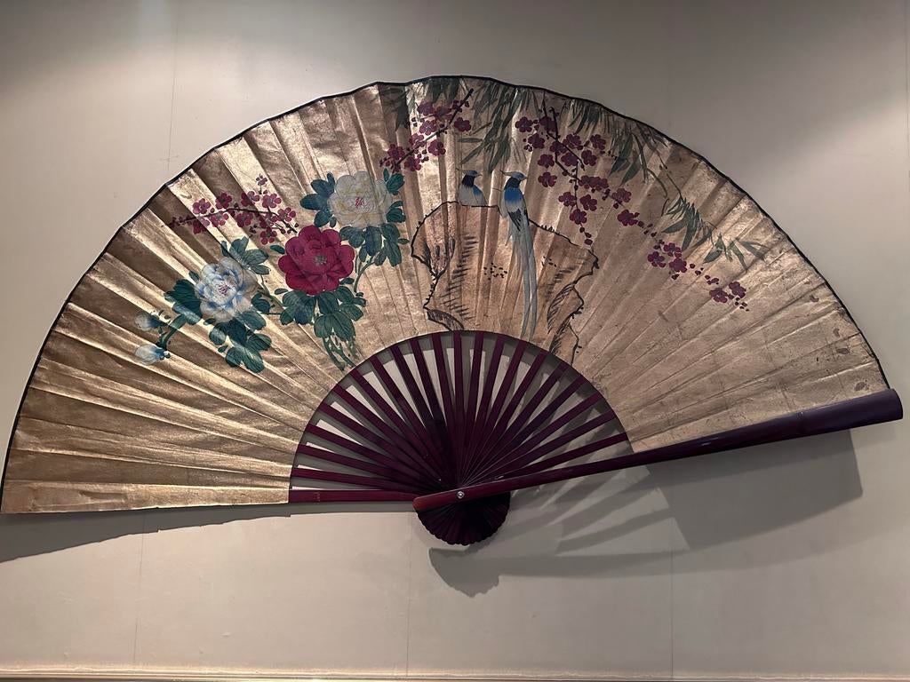 Grote decoratieve Chinese waaier met bloemen en vogels, Ophalen