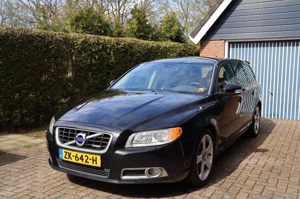 Volvo V70 2.5 T  R -Design 2010, Auto's, Volvo, Zwart, Stationwagon, Particulier, 1600 kg