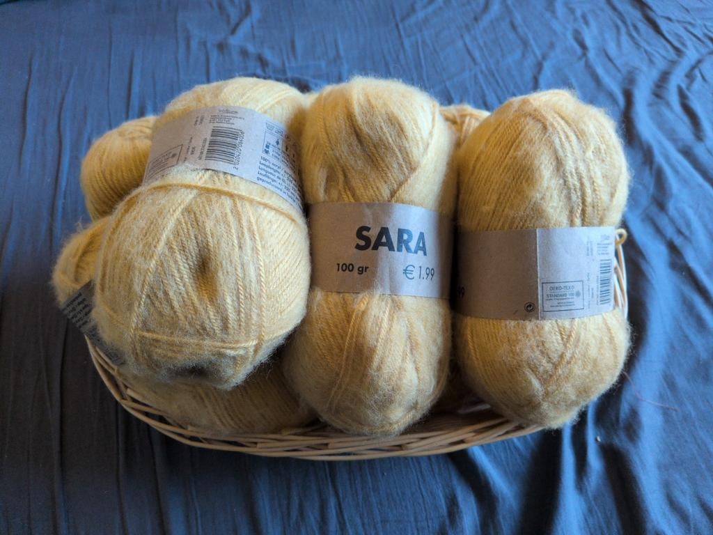 Wibra Sara garen geel - ca. 850 gram, Hobby en Vrije tijd, Ophalen of Verzenden, Nieuw, Breien of Haken, Wol of Garen