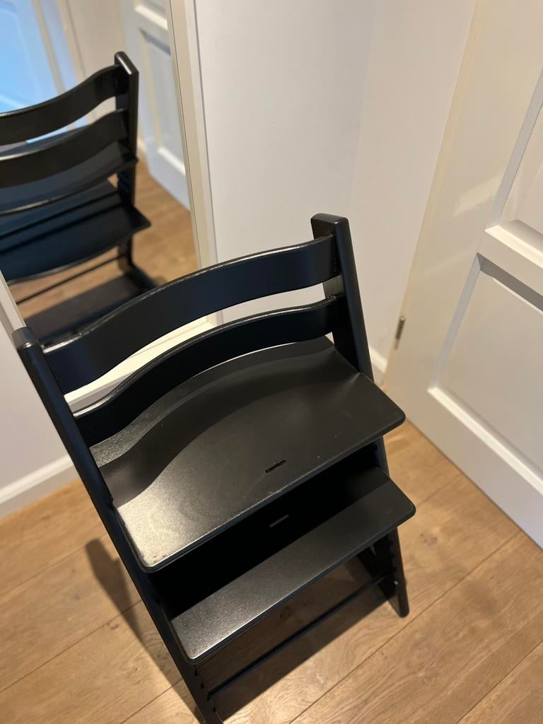 2 x zwart stokke tripp trapp kinderstoel, Ophalen of Verzenden, Zo goed als nieuw, Meegroeistoel