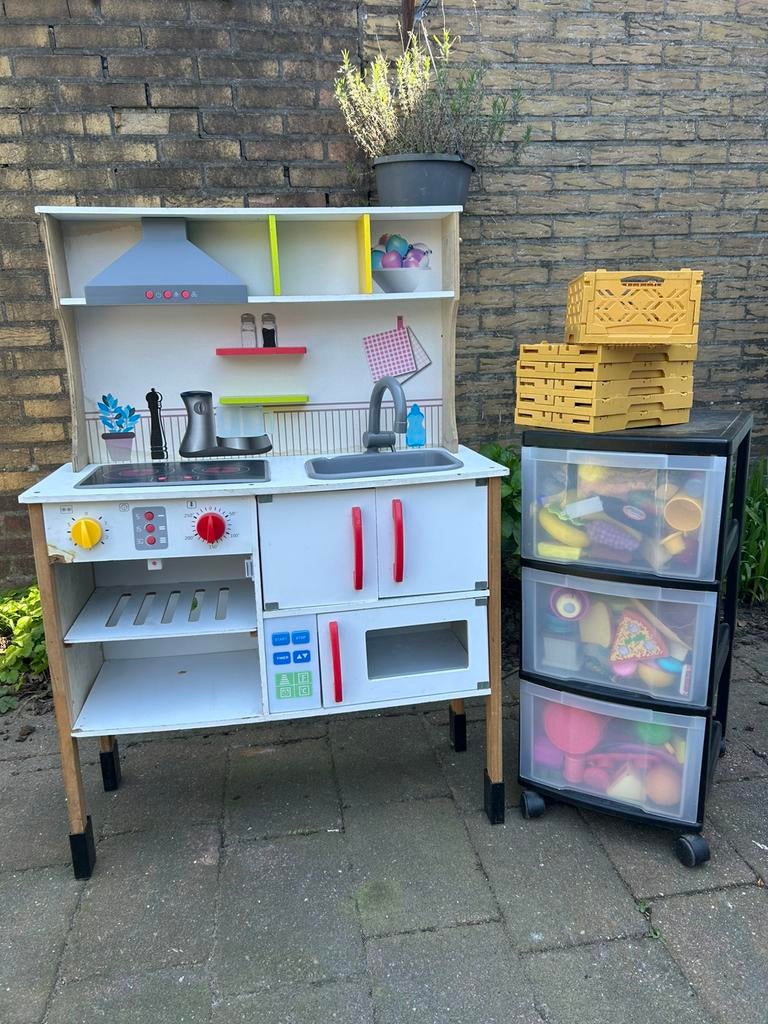 Keukentje met rolkarretje vol keukenspullen en hema kratjes, Ophalen, Gebruikt, Hout, Speelkeuken
