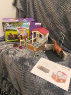 Schleich 42404 poets plaats met stal, Ophalen of Verzenden, Zo goed als nieuw