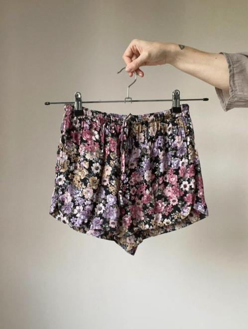 Brandy Melville broekje, S. Short boho bohemian ibiza bloem, Kleding | Dames, Broeken en Pantalons, Gedragen, Maat 36 (S), Paars