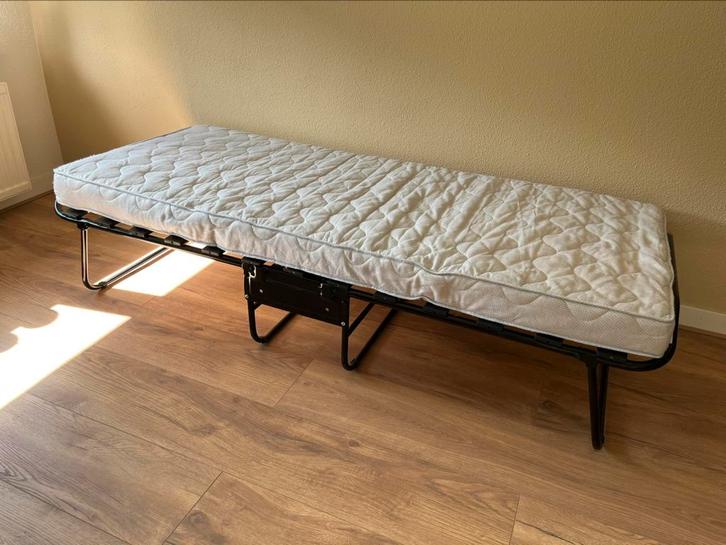 Opklapbed inklapbed vouwbed logeer eenpersoonsbed met matras, Huis en Inrichting, Slaapkamer | Bedden, Zo goed als nieuw, Eenpersoons