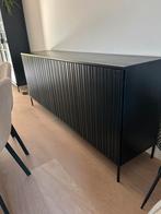 WOOOD Grand Gravure dressoir grenen zwart, Huis en Inrichting, Kasten | Dressoirs, Ophalen, Zo goed als nieuw, 25 tot 50 cm, 150 tot 200 cm