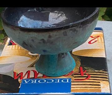 Groen/ zwart schaaltje op voet , lavastructuur diam12cm h.8 beschikbaar voor biedingen