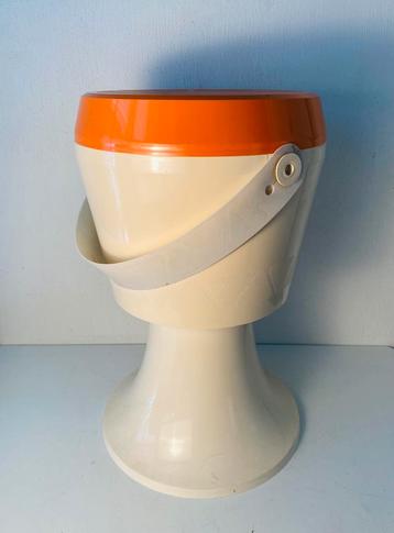 Retro oranje kruk / naaikruk , Flair, jaren 60 beschikbaar voor biedingen