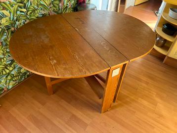 GRATIS tafel en 3 stoelen - moet zsm weg beschikbaar voor biedingen