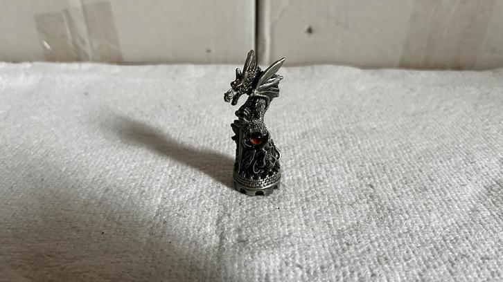 Schaak stuk in vorm van draak gemaakt van tin, Hobby en Vrije tijd, Gezelschapsspellen | Bordspellen, Zo goed als nieuw, Ophalen of Verzenden