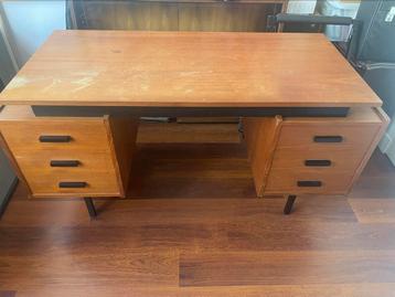 Vintage jaren 70 bureau (143 cm breed) beschikbaar voor biedingen