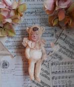 Prachtig brocante wattenpopje beertje met vlaggetje Pasen, Diversen, Pasen, Ophalen of Verzenden