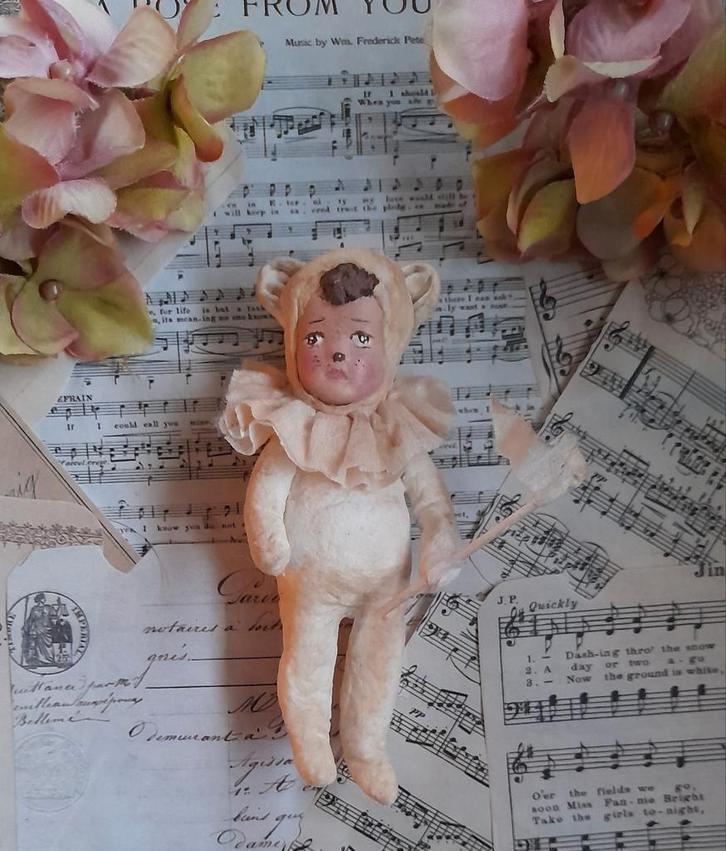 Prachtig brocante wattenpopje beertje met vlaggetje Pasen, Diversen, Pasen, Ophalen of Verzenden