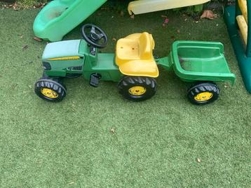 John Deere Traptrekker met Aanhanger beschikbaar voor biedingen