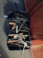 Gratis 65 kledinghangers. Hout, kunststof diverse soorten, Kleding | Dames, Kledinghangers, Ophalen, Zo goed als nieuw, Hout, Kinderen en Volwassenen