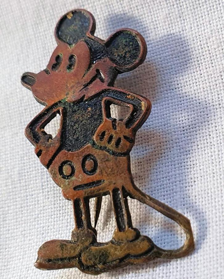 Antiek Mickey Mouse speldje uit de 30er jaren, Verzamelen, Speldjes, Pins en Buttons, Gebruikt, Speldje of Pin, Figuurtje, Ophalen of Verzenden