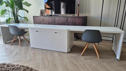 Ikea Smastad bureau 1x en te leuke stoeltjes van NOUS kids, Huis en Inrichting, Bureaus, Gebruikt, Ophalen