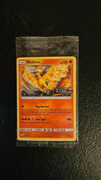 Sealed moltres holo promo team up, Hobby en Vrije tijd, Verzamelkaartspellen | Pokémon, Foil, Losse kaart, Zo goed als nieuw, Verzenden