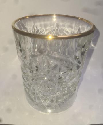 22 tumblers met gouden rand 6 cocktailglazen beschikbaar voor biedingen